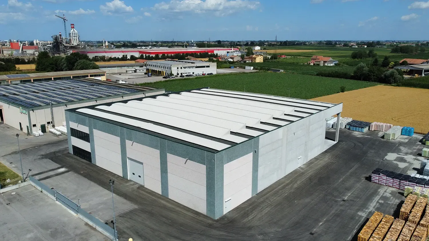 Stoccaggio merci capannone prefabbricato costo Parma