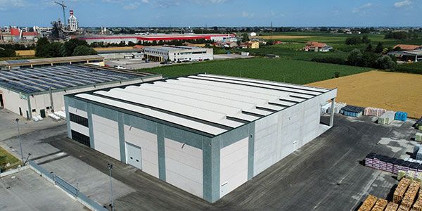 Stoccaggio merci capannone prefabbricato costo Parma