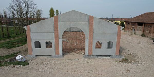 Montaggio capannone cemento